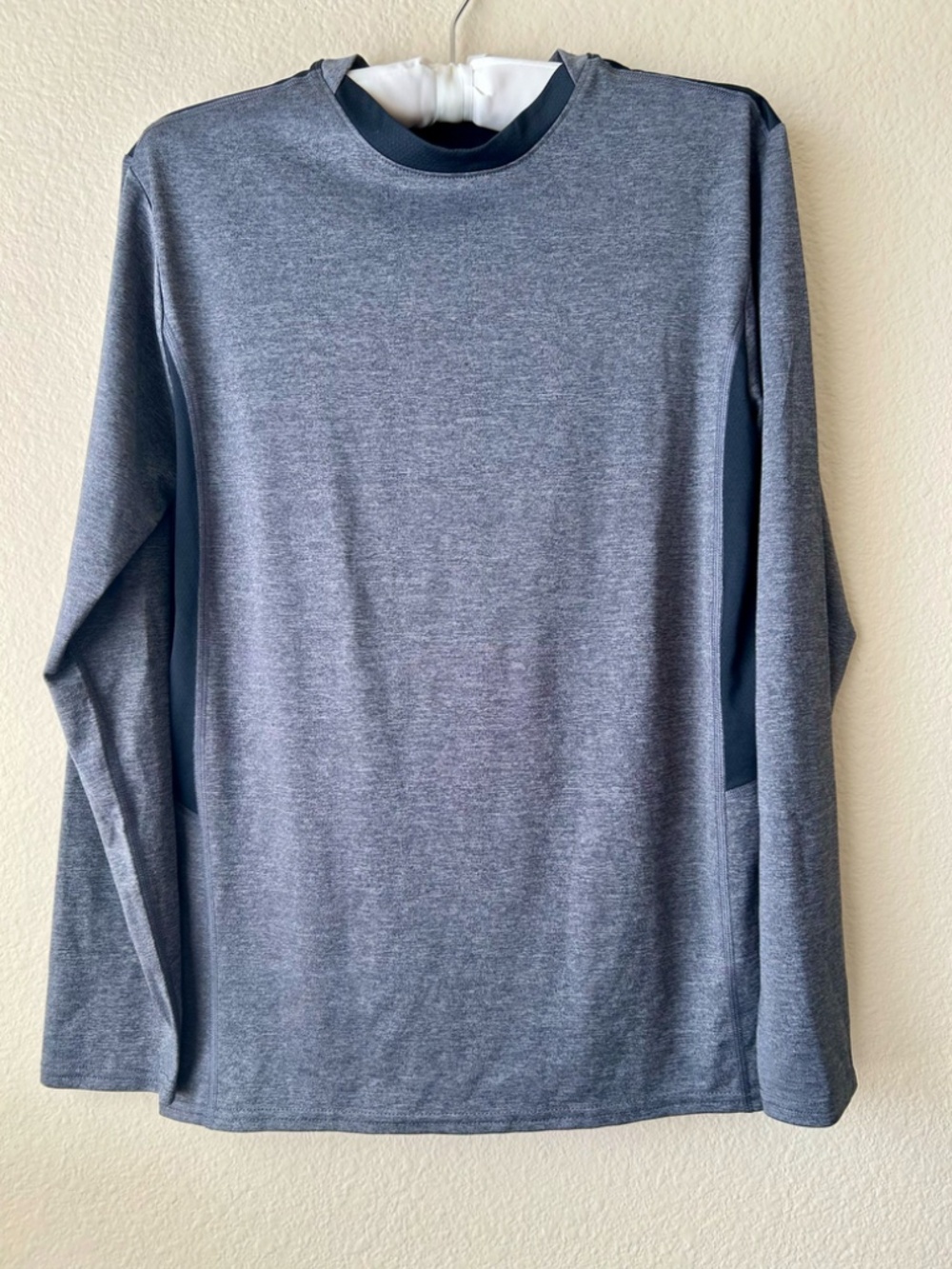 Gray Long Sleeve Sport Top Moisture Wicking BCG MinMesh Back Workout Small - Picture 3 of 10